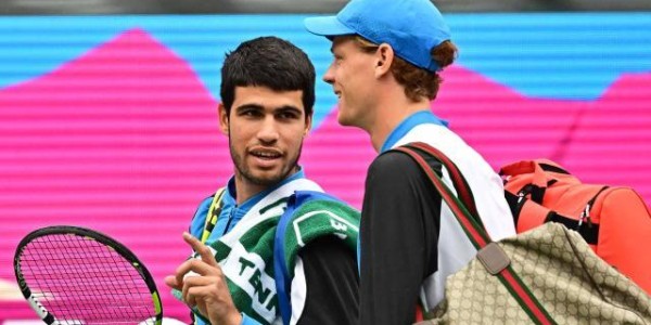 张奔斗：辛纳阿卡的青春风暴，残酷又美好